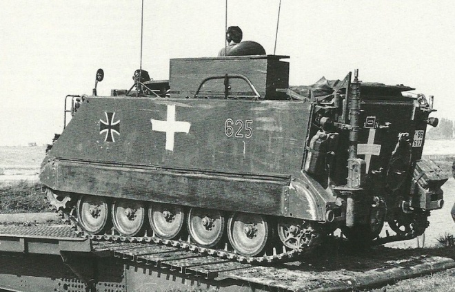 Armored personal carrier M113 A1G command vehicle<br /><a href='images/pictures/ETH_Arsenal/1331104479-12260.jpg' target='_blank'>Full size image</a>
